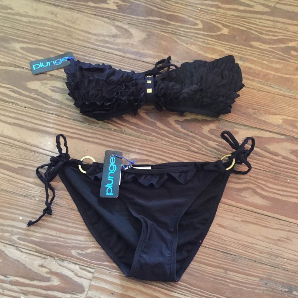 New black two-piece ruffle bathing suit plunge M